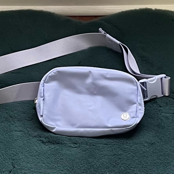 Lululemon Everywhere Belt Bag - Pastel Blue - Picture 4 of 4